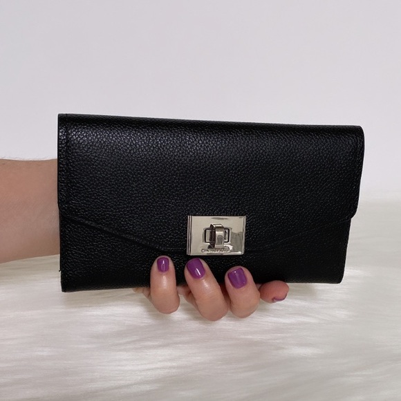 MICHAEL Michael Kors Handbags - NWT💃Michael Kors Cassie Luggage Pebble Leather Trifold Wallet